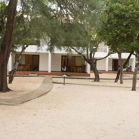 Nilaveli Beach Hotel Bagian luar foto