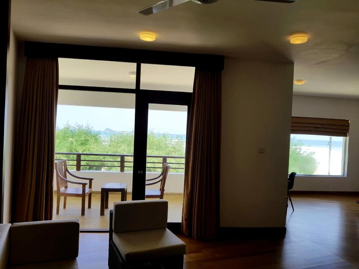 Nilaveli Beach Hotel Bagian luar foto