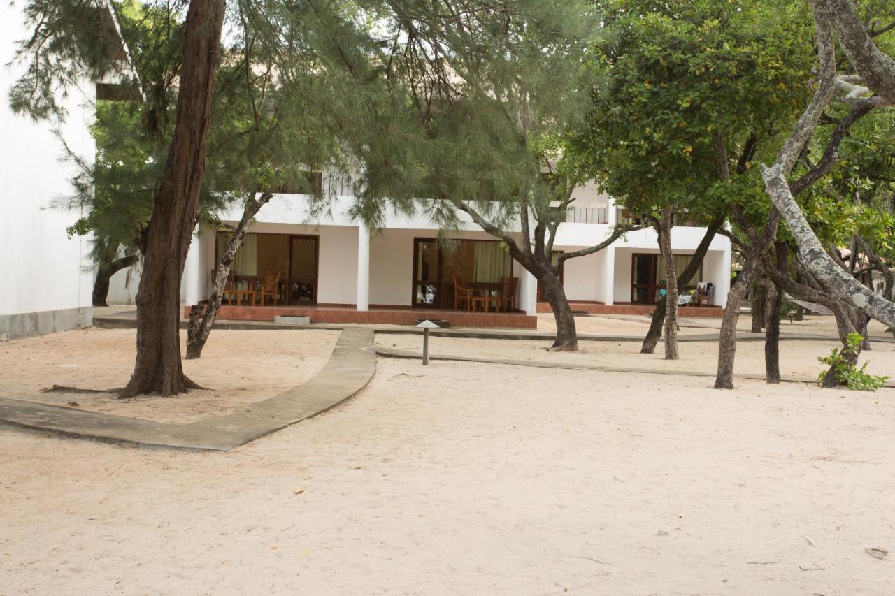 Nilaveli Beach Hotel Bagian luar foto