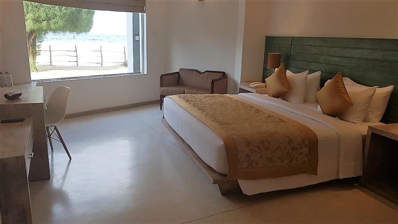 Nilaveli Beach Hotel Bagian luar foto