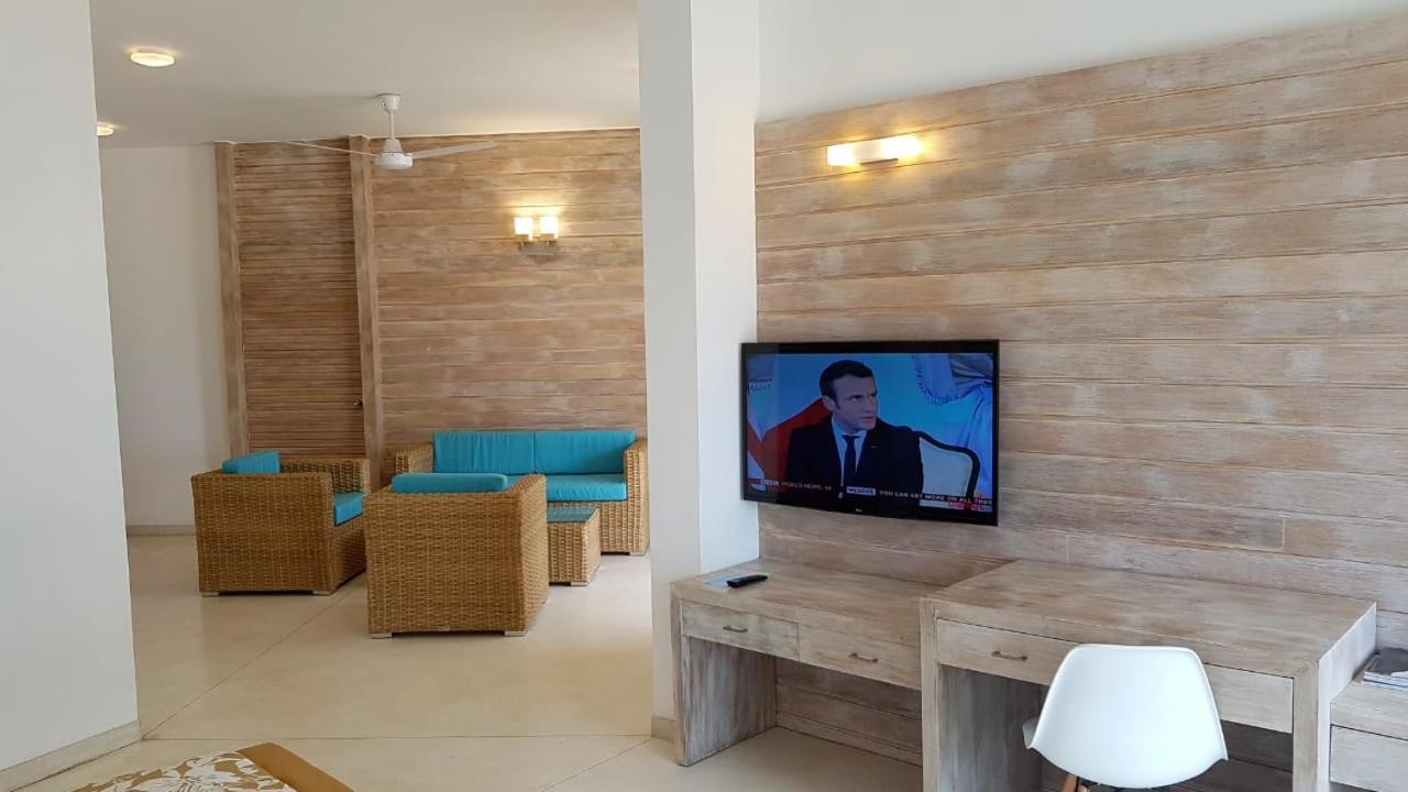 Nilaveli Beach Hotel Bagian luar foto