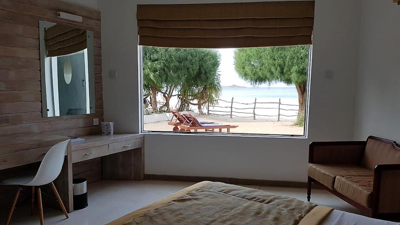 Nilaveli Beach Hotel Bagian luar foto