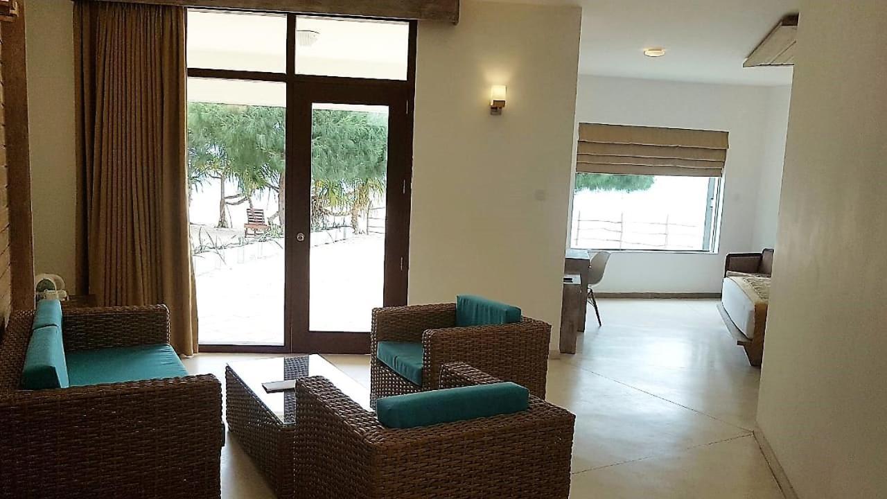 Nilaveli Beach Hotel Bagian luar foto