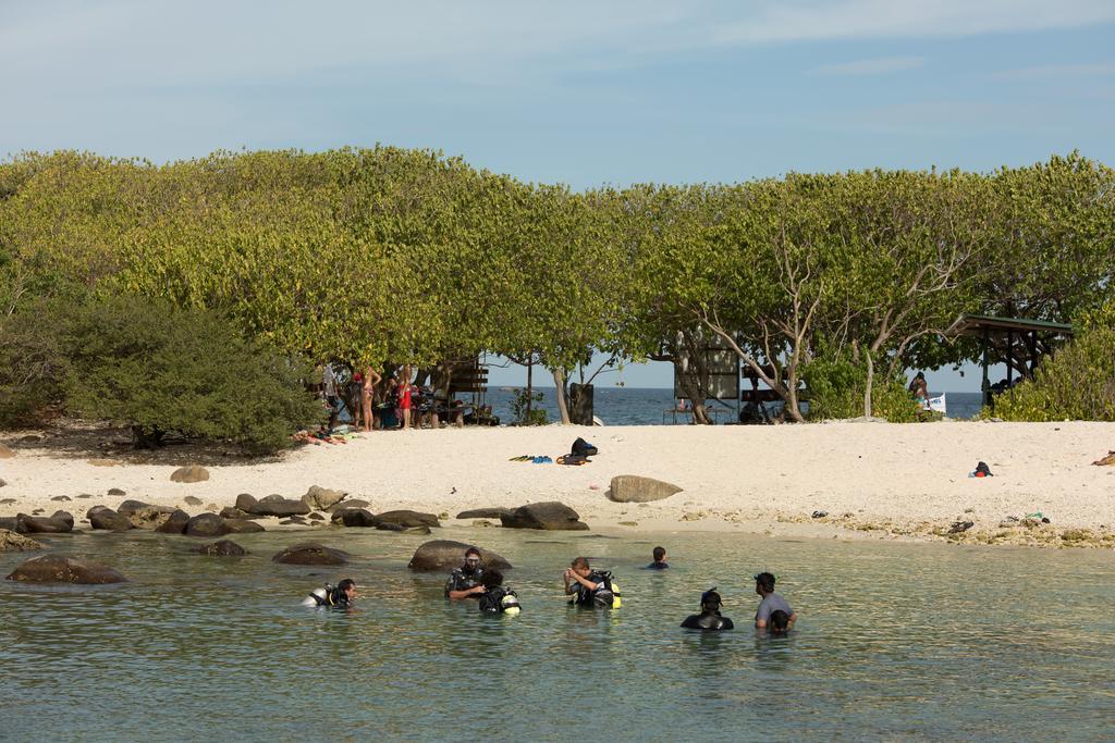 Nilaveli Beach Hotel Bagian luar foto
