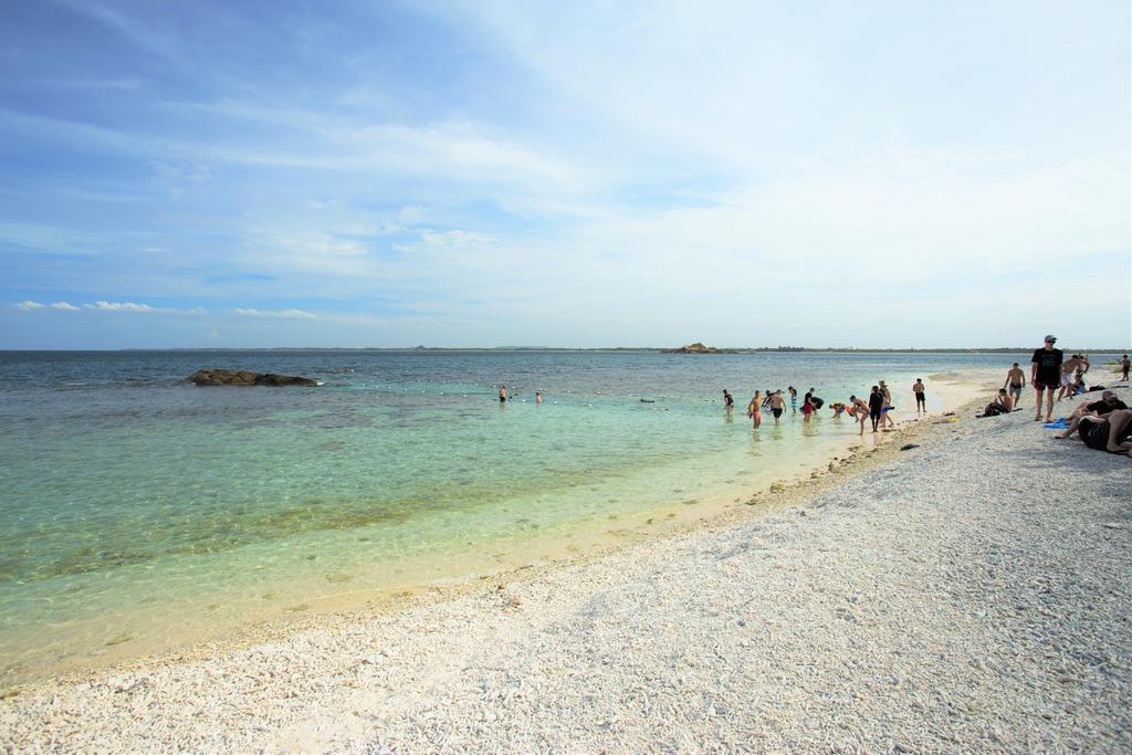 Nilaveli Beach Hotel Bagian luar foto