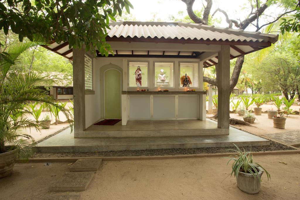 Nilaveli Beach Hotel Bagian luar foto