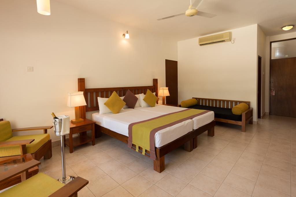 Nilaveli Beach Hotel Bagian luar foto