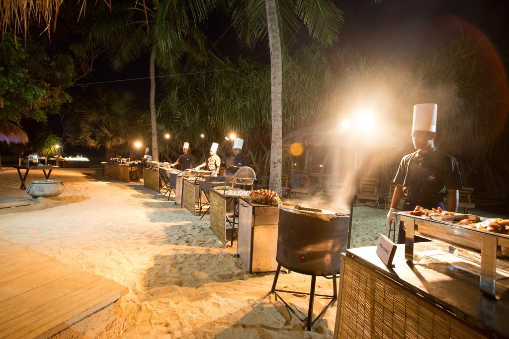 Nilaveli Beach Hotel Bagian luar foto