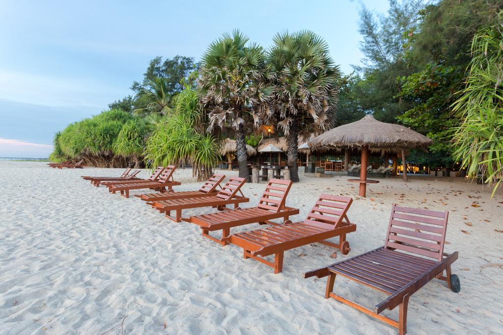 Nilaveli Beach Hotel Bagian luar foto