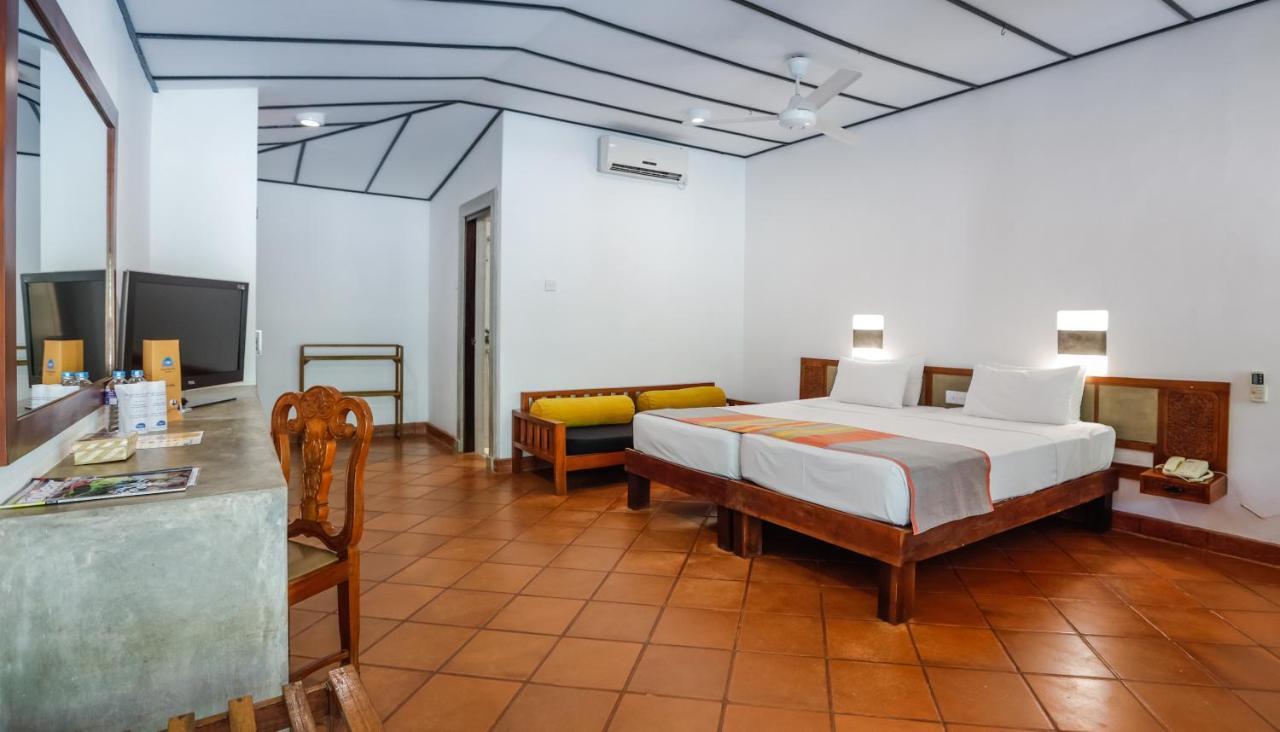 Nilaveli Beach Hotel Bagian luar foto