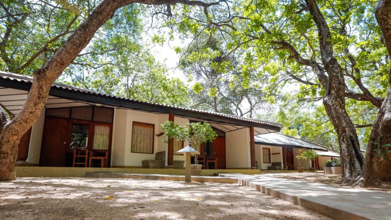Nilaveli Beach Hotel Bagian luar foto