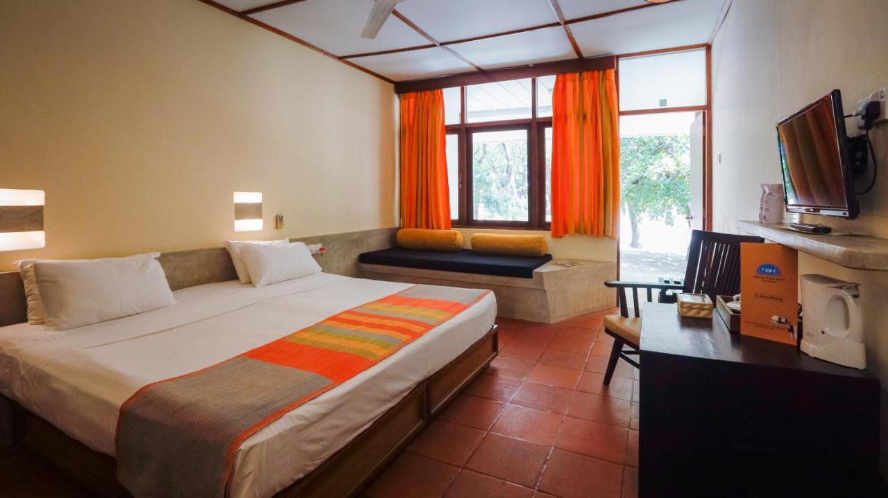 Nilaveli Beach Hotel Bagian luar foto